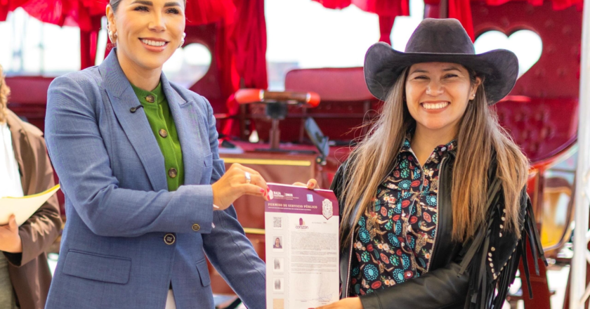 Governor Marina del Pilar handed over ten electric carriages to local drivers