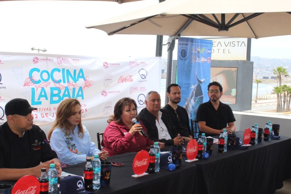 From left to right: Chef Roman Gonzalez, Lic. Elvira Romero, Secretary of Fisheries Dr. Alma Rosa García Juárez, Proturismo Director Marco Antonio Carrillo Maza, Oceanologist Aacini Huerta (Baja Aqua Farms), Chef Hugo Lara.
