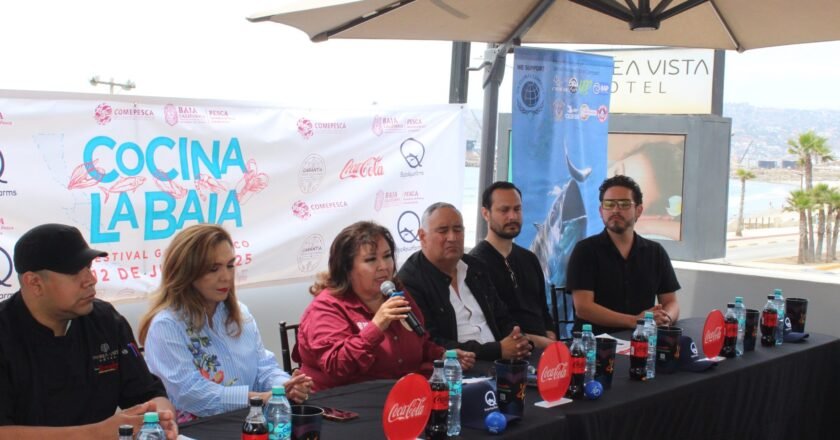 From left to right: Chef Roman Gonzalez, Lic. Elvira Romero, Secretary of Fisheries Dr. Alma Rosa García Juárez, Proturismo Director Marco Antonio Carrillo Maza, Oceanologist Aacini Huerta (Baja Aqua Farms), Chef Hugo Lara.