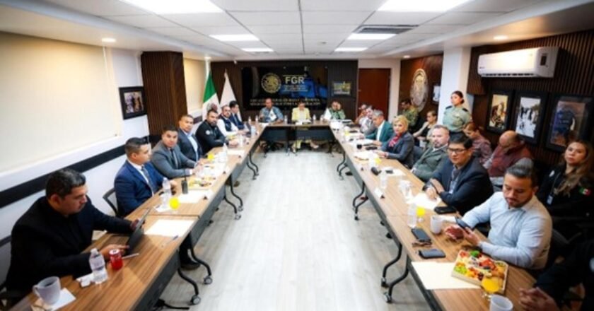 For the first time, Baja California’s top security leaders met at the FGR offices in Tijuana. The session was led by the state governor and featured commanders from the Navy, Army, and National Guard.